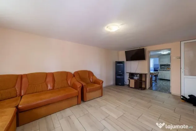 Casă renovată 2022, 3 camere, 1034 mp teren, încălzir...