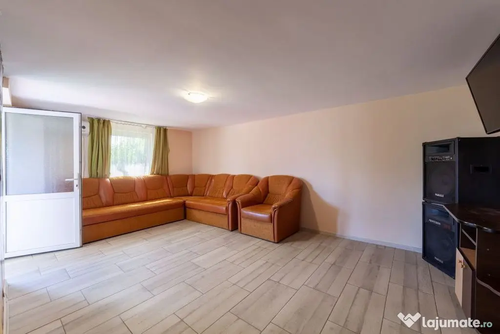 Casă renovată 2022, 3 camere, 1034 mp teren, încălzir...