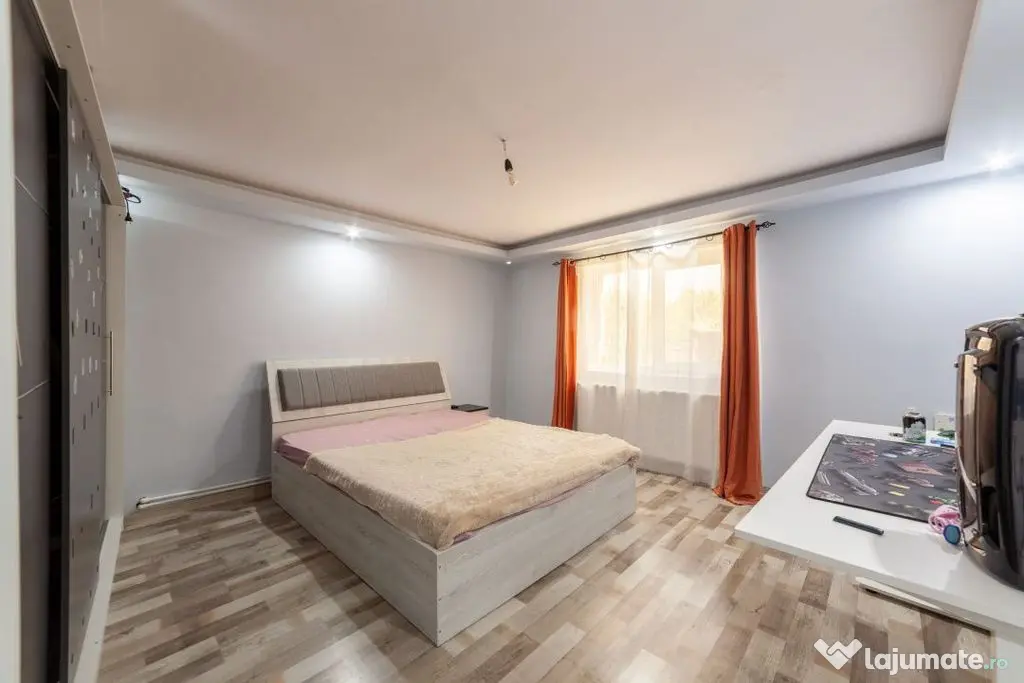 Casă renovată 2022, 3 camere, 1034 mp teren, încălzir...