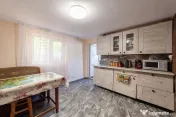 Casă renovată 2022, 3 camere, 1034 mp teren, încălzir...
