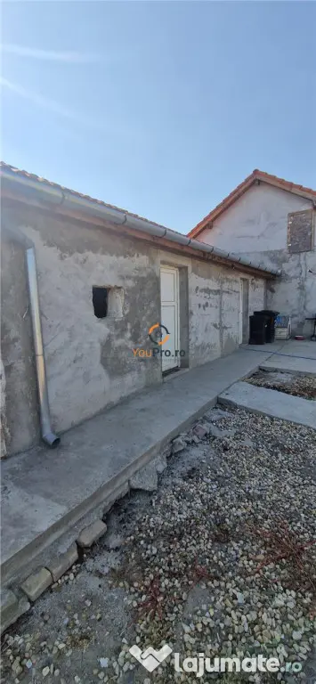 Doua Case In Curte Cenei La 28 Km De Timisoara