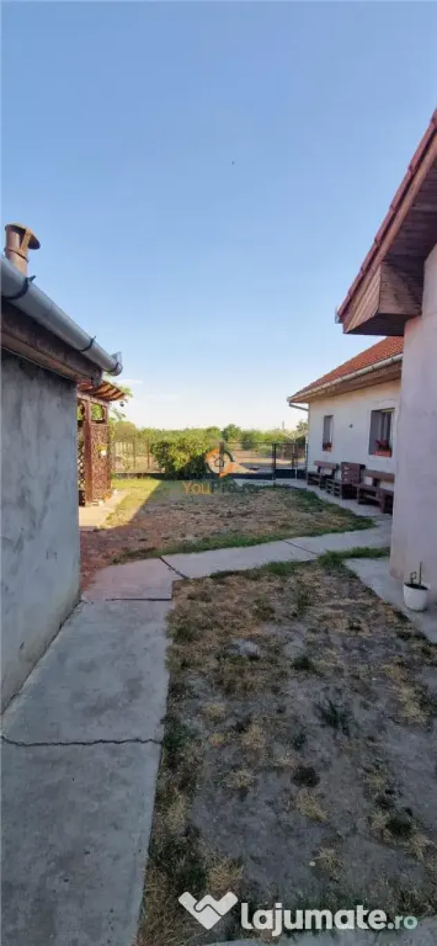 Doua Case In Curte Cenei La 28 Km De Timisoara