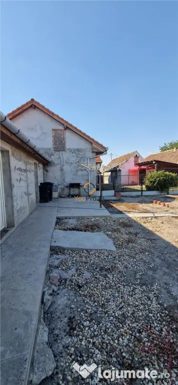 Doua Case In Curte Cenei La 28 Km De Timisoara