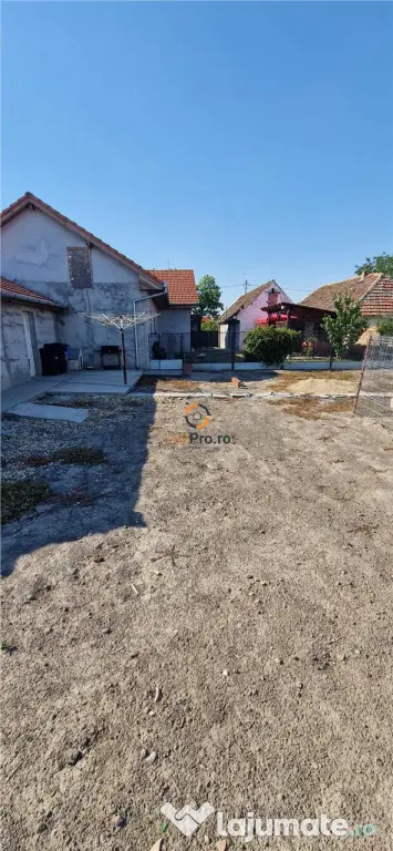 Doua Case In Curte Cenei La 28 Km De Timisoara