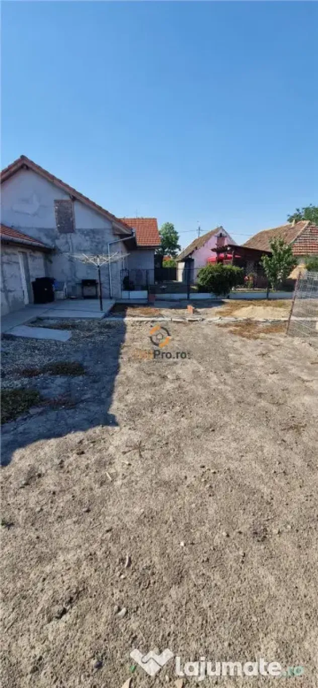 Doua Case In Curte Cenei La 28 Km De Timisoara
