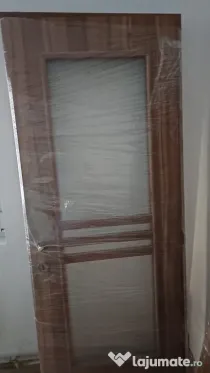 Ușă de interior din lemn