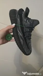 snekers Yezzy 350 