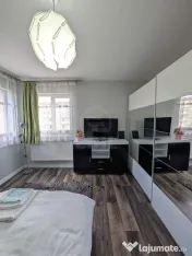 Inchiriere Apartament 3 camere semidecomandat, 60 mp,Eroilor 