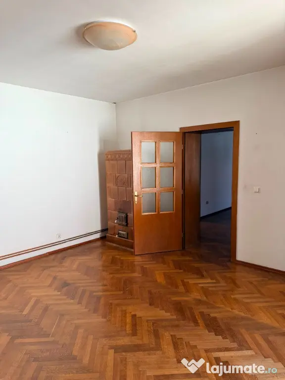 Vand Casa - Codlea, str.T.Vladimirescu, nr.9 jud. Brasov - 7 camere