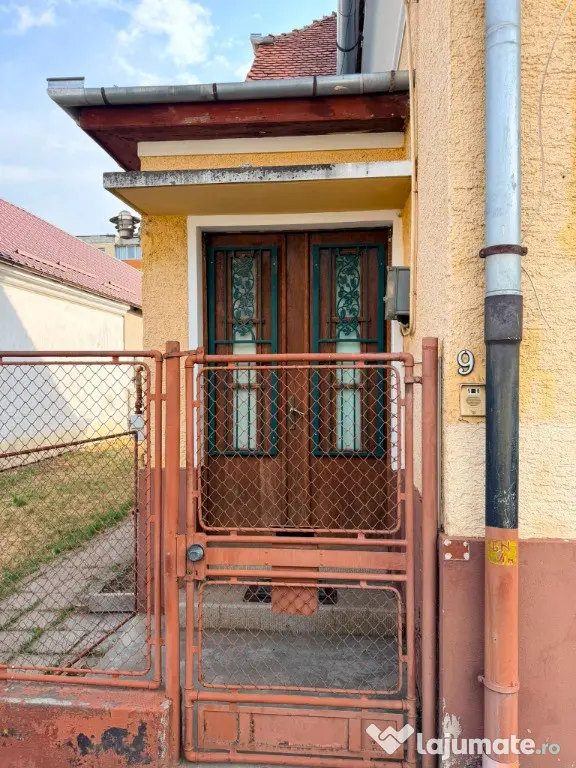 Vand Casa - Codlea, str.T.Vladimirescu, nr.9 jud. Brasov - 7 camere