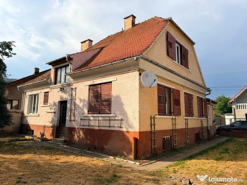 Vand Casa - Codlea, str.T.Vladimirescu, nr.9 jud. Brasov - 7 camere