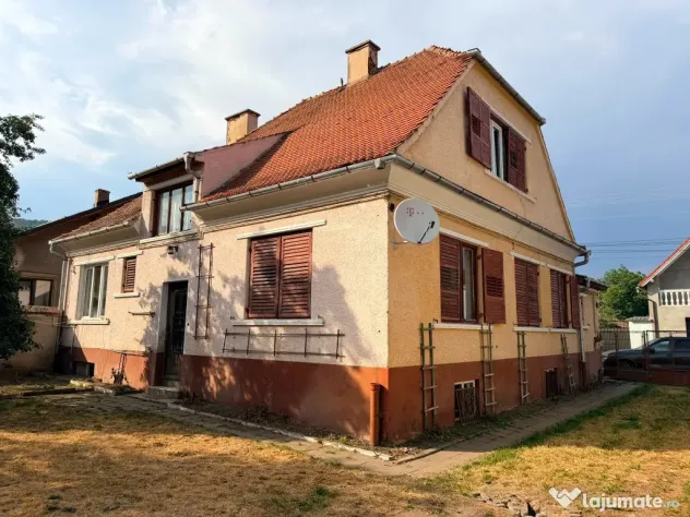 Vand Casa - Codlea, str.T.Vladimirescu, nr.9 jud. Brasov - 7 camere