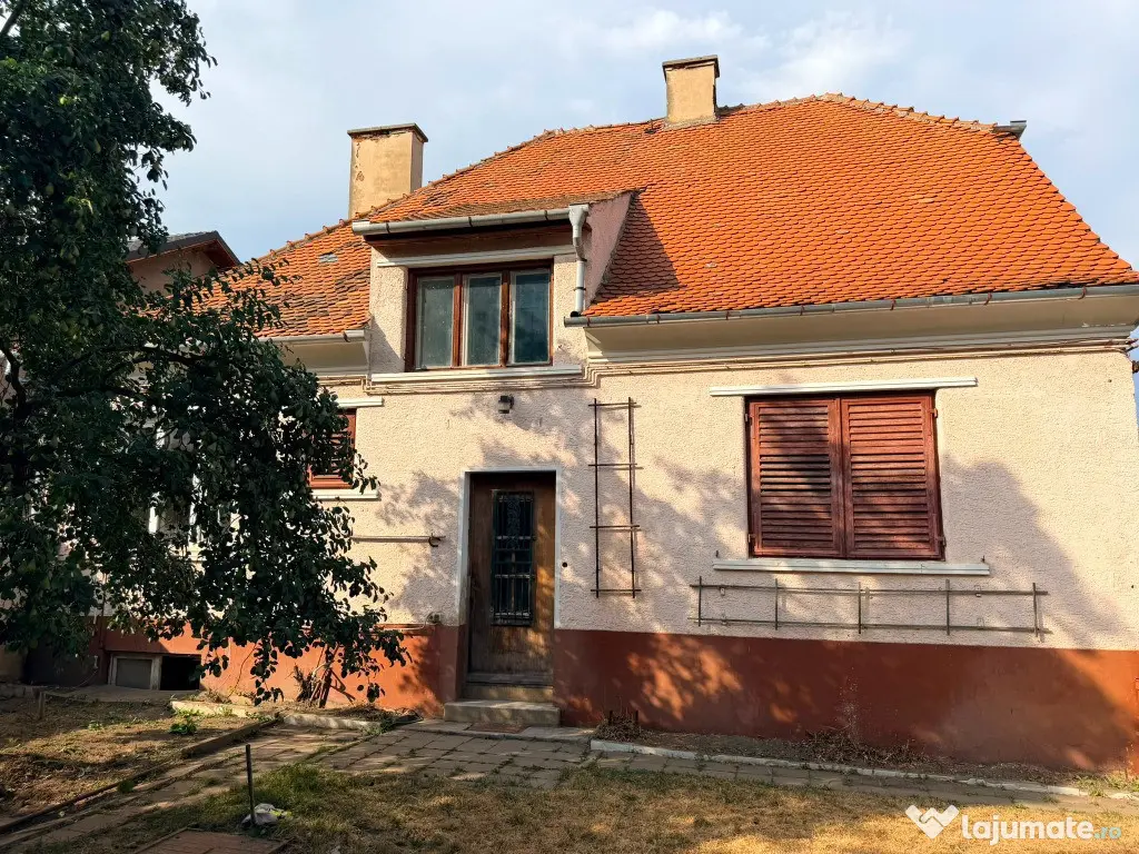 Vand Casa - Codlea, str.T.Vladimirescu, nr.9 jud. Brasov - 7 camere