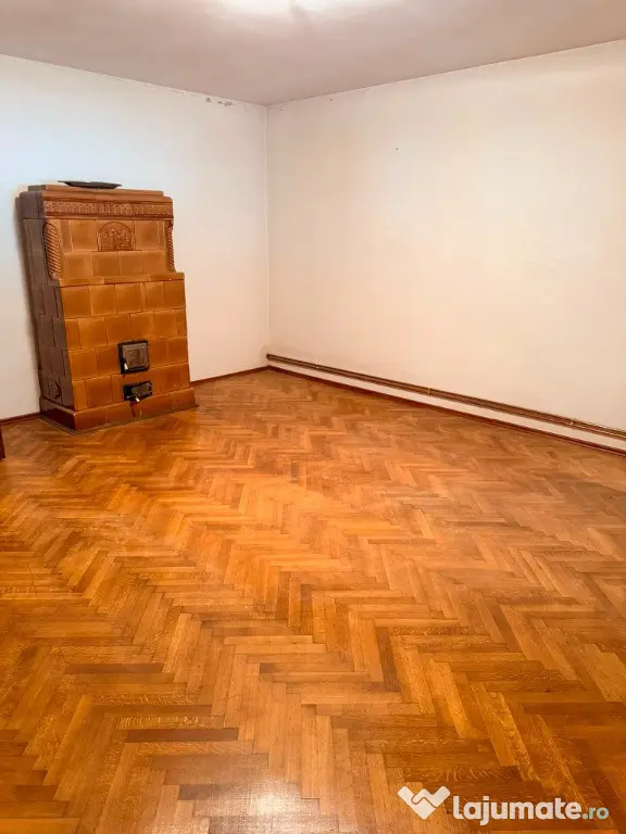 Vand Casa - Codlea, str.T.Vladimirescu, nr.9 jud. Brasov - 7 camere