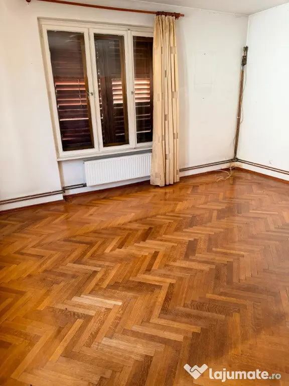 Vand Casa - Codlea, str.T.Vladimirescu, nr.9 jud. Brasov - 7 camere