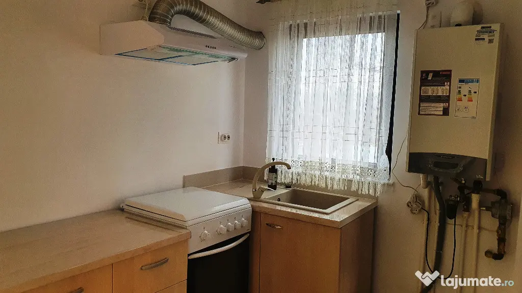 Casă in vanzare Vaslui teren 1100 mp 114 mp constructie 2 camere
