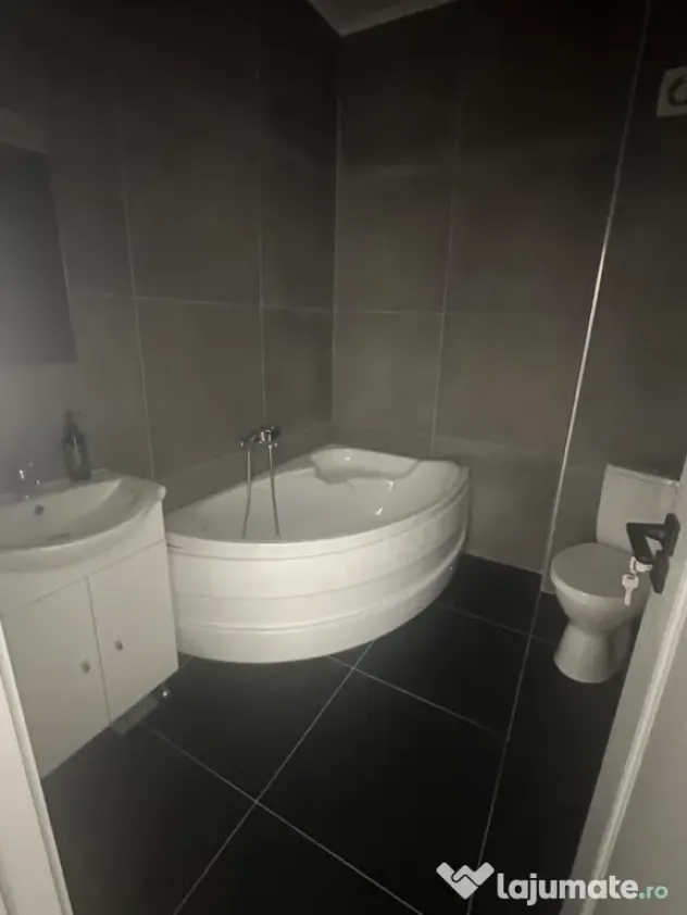 Apartament 2 camere Bulevard cu loc de parcare. - Ramnicu Valcea (Valcea)
