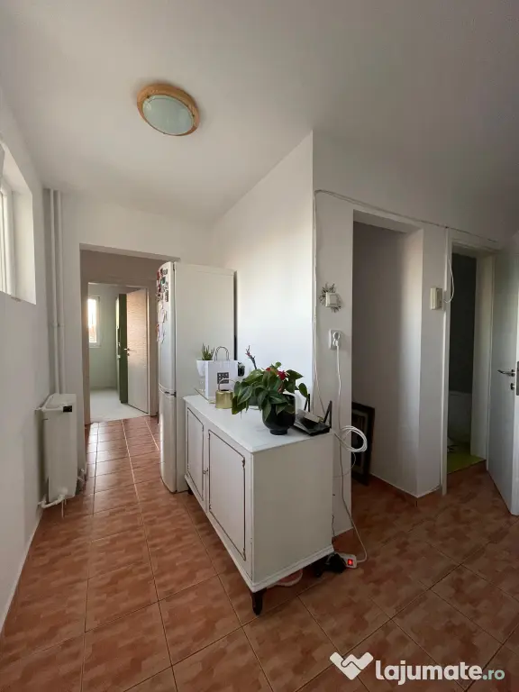 Închiriez apartament 2 camere