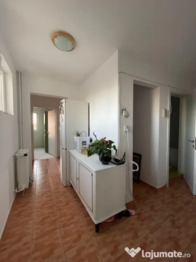 Închiriez apartament 2 camere