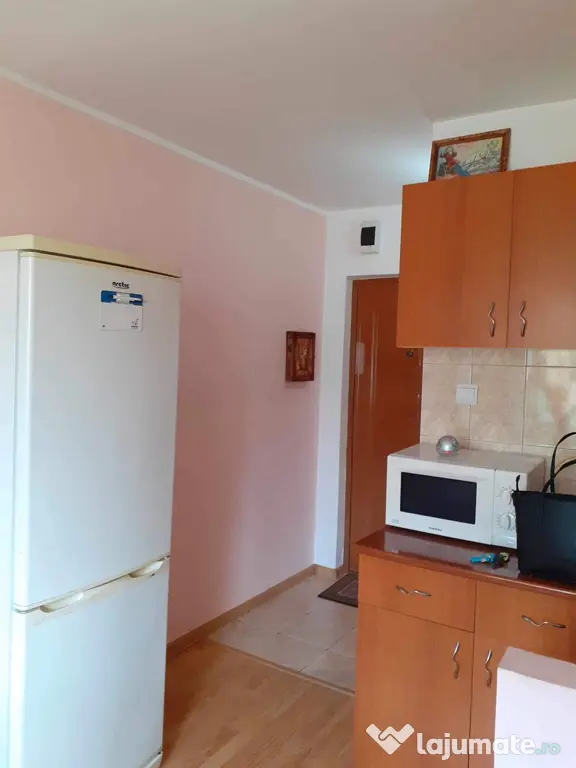 Inchiriez Garsoniera str. Caișilor!