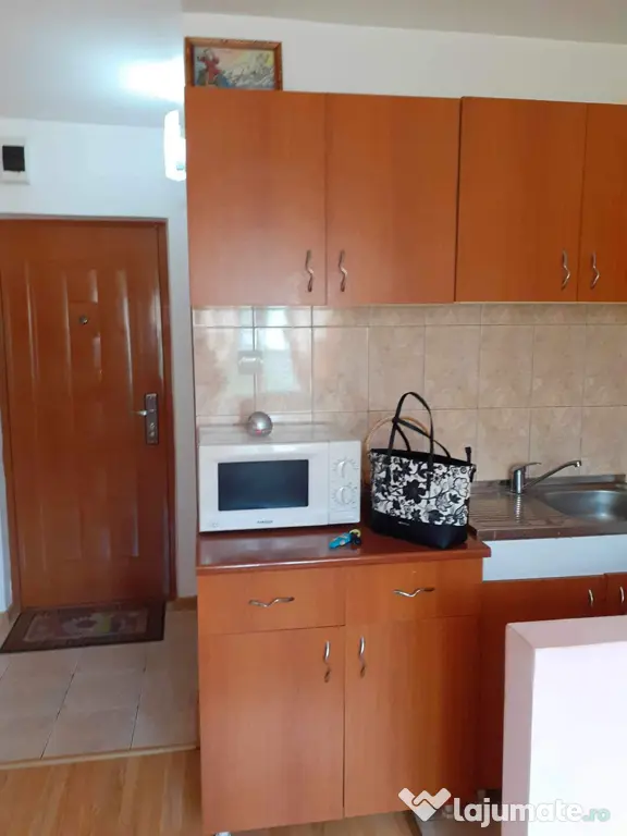 Inchiriez Garsoniera str. Caișilor!