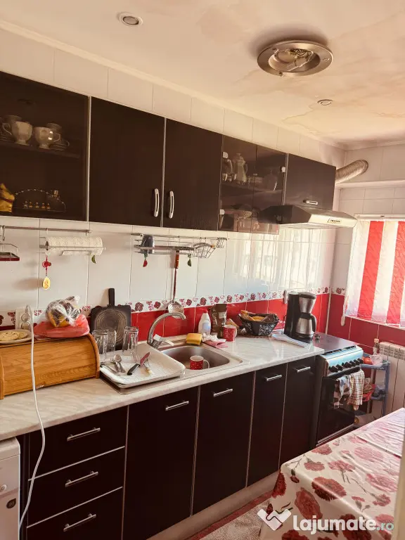 Vând apartament mobilat cu 2 camere Micro 21