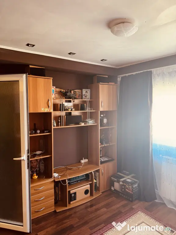 Vând apartament mobilat cu 2 camere Micro 21