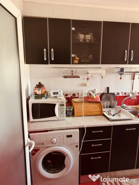 Vând apartament mobilat cu 2 camere Micro 21