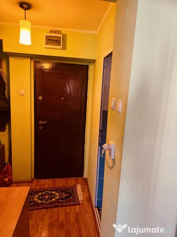 Vând apartament mobilat cu 2 camere Micro 21