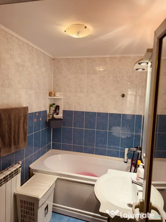 Vând apartament mobilat cu 2 camere Micro 21