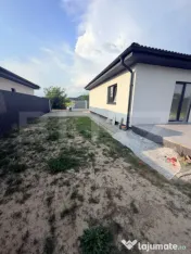 CASA INDIVIDUALA DE VANZARE CARTIERUL IZVOR pe parter.