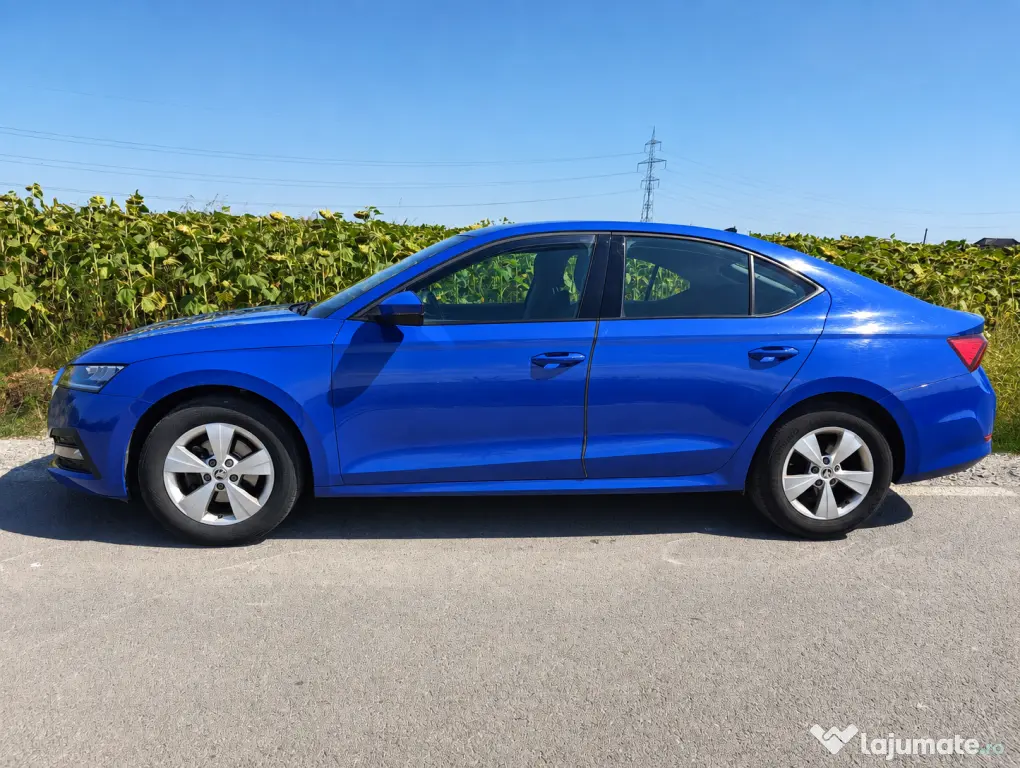 SKODA Octavia Berlina 2.0 TDI DSG Ambition culoare albastra