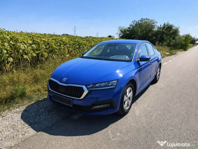 SKODA Octavia Berlina 2.0 TDI DSG Ambition culoare albastra