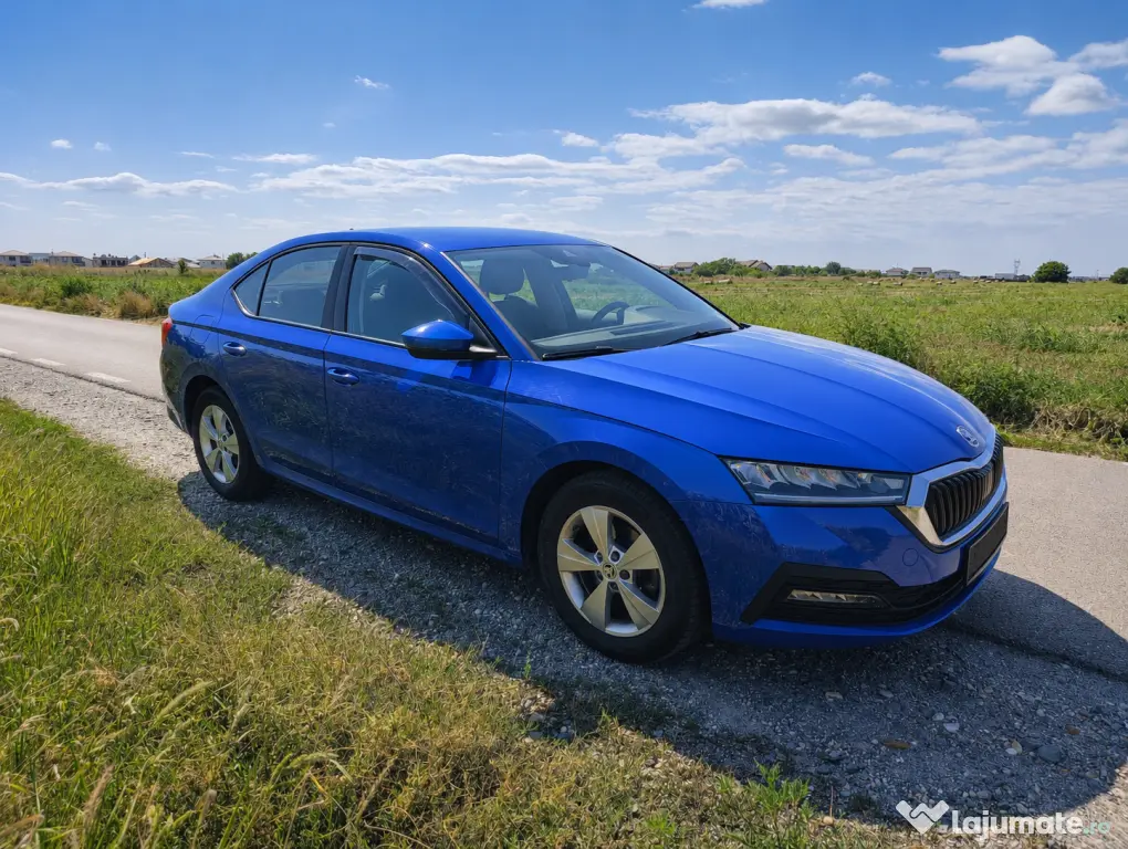 SKODA Octavia Berlina 2.0 TDI DSG Ambition culoare albastra