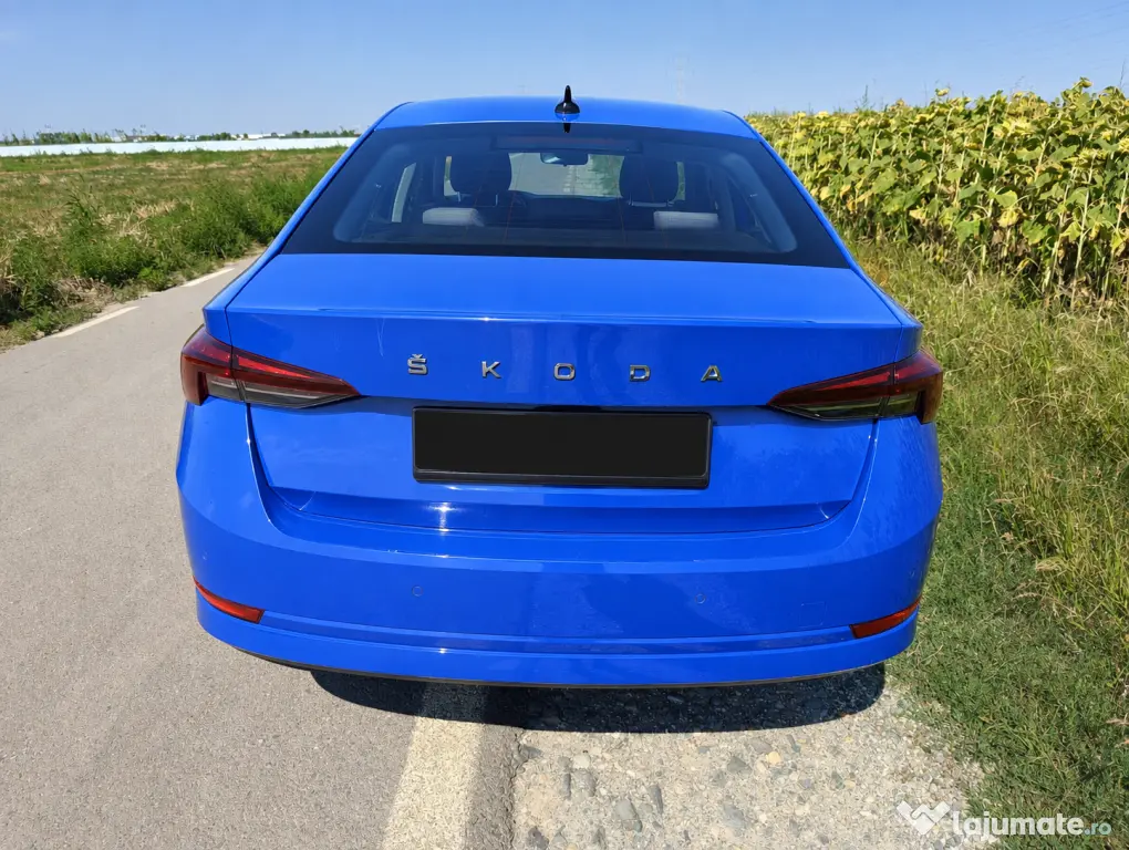 SKODA Octavia Berlina 2.0 TDI DSG Ambition culoare albastra