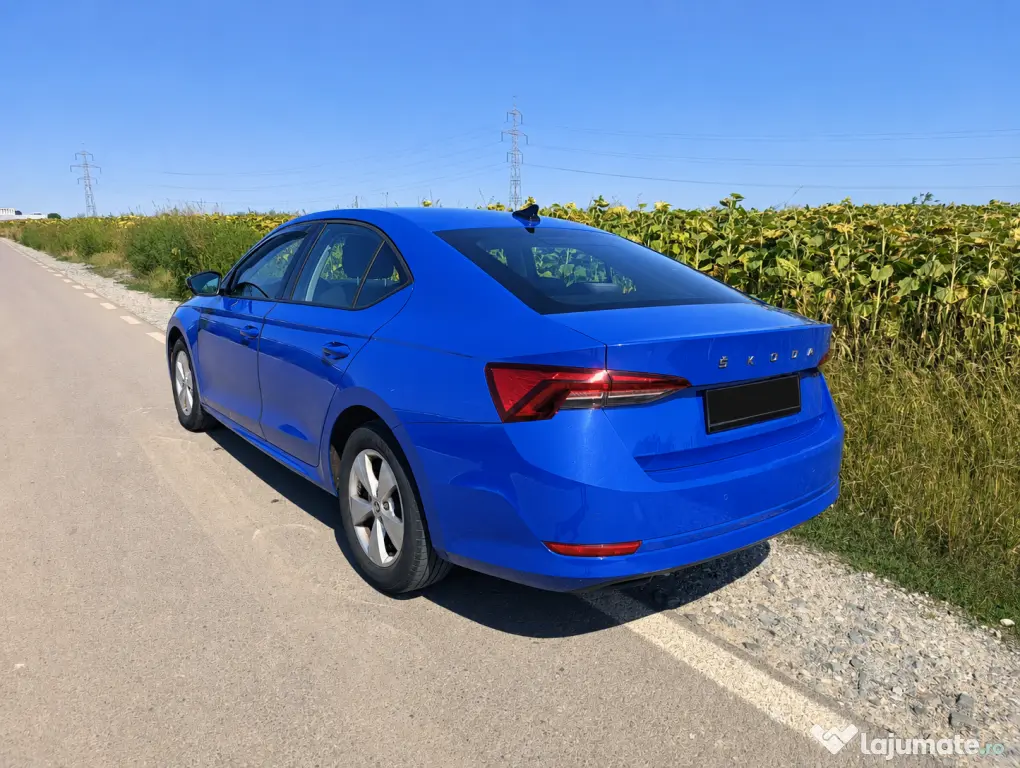 SKODA Octavia Berlina 2.0 TDI DSG Ambition culoare albastra