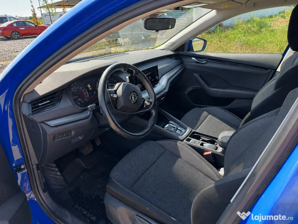SKODA Octavia Berlina 2.0 TDI DSG Ambition culoare albastra
