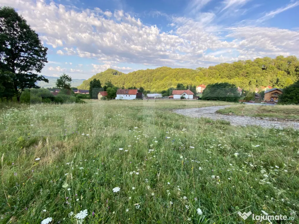 Teren intravilan în Sovata 1000mp, zona Stâna de Vale –