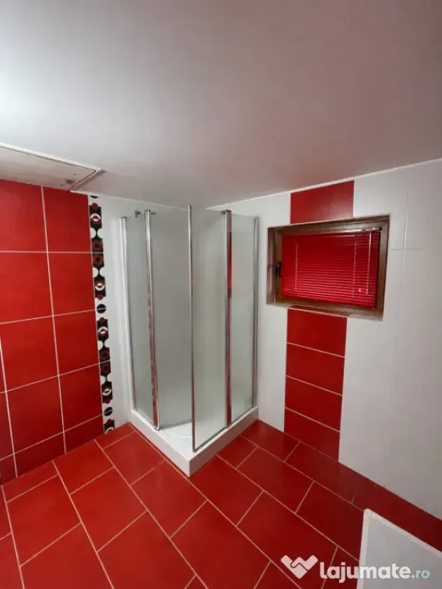 Casă spațioasă P+1, 240 mp | Teren 1.084 mp | 2 garaje |