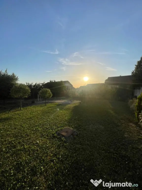 Casă spațioasă P+1, 240 mp | Teren 1.084 mp | 2 garaje |