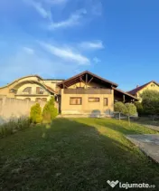 Casă spațioasă P+1, 240 mp | Teren 1.084 mp | 2 garaje | 