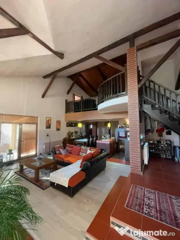 Casă spațioasă P+1, 240 mp | Teren 1.084 mp | 2 garaje |