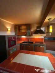 Casă spațioasă P+1, 240 mp | Teren 1.084 mp | 2 garaje | 