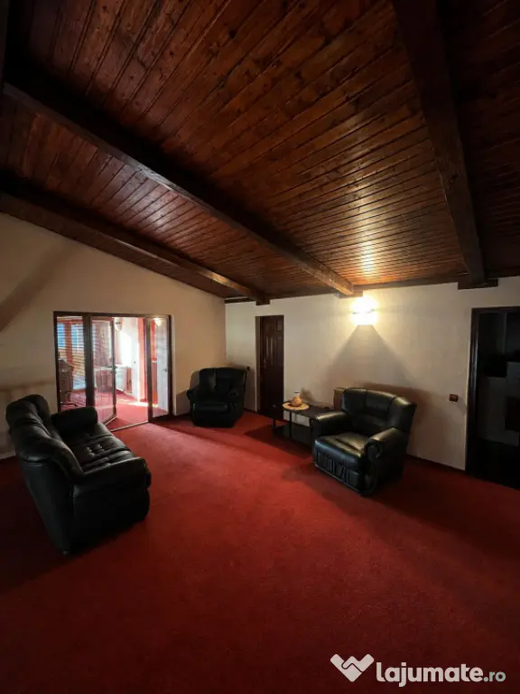 Casă spațioasă P+1, 240 mp | Teren 1.084 mp | 2 garaje |