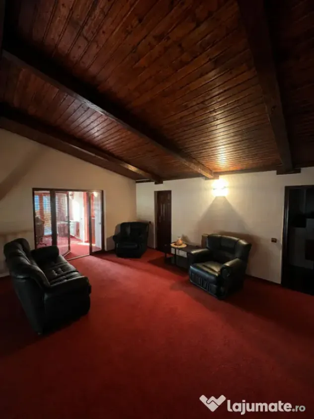 Casă spațioasă P+1, 240 mp | Teren 1.084 mp | 2 garaje |