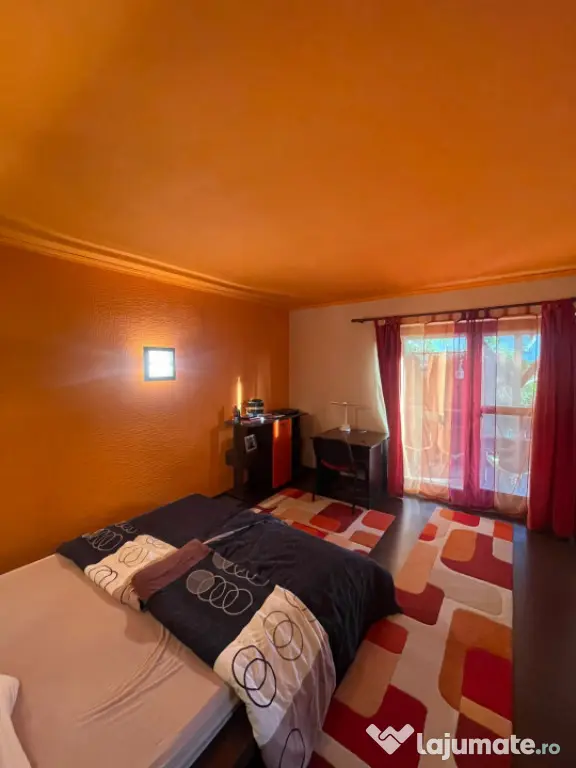Casă spațioasă P+1, 240 mp | Teren 1.084 mp | 2 garaje |