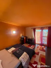 Casă spațioasă P+1, 240 mp | Teren 1.084 mp | 2 garaje | 