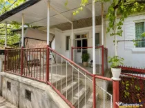 Casa 3 camere, cota teren 446 mp, garaj, terasa, pivnita, Un