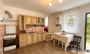 Casa 3 camere, cota teren 446 mp, garaj, terasa, pivnita, Un