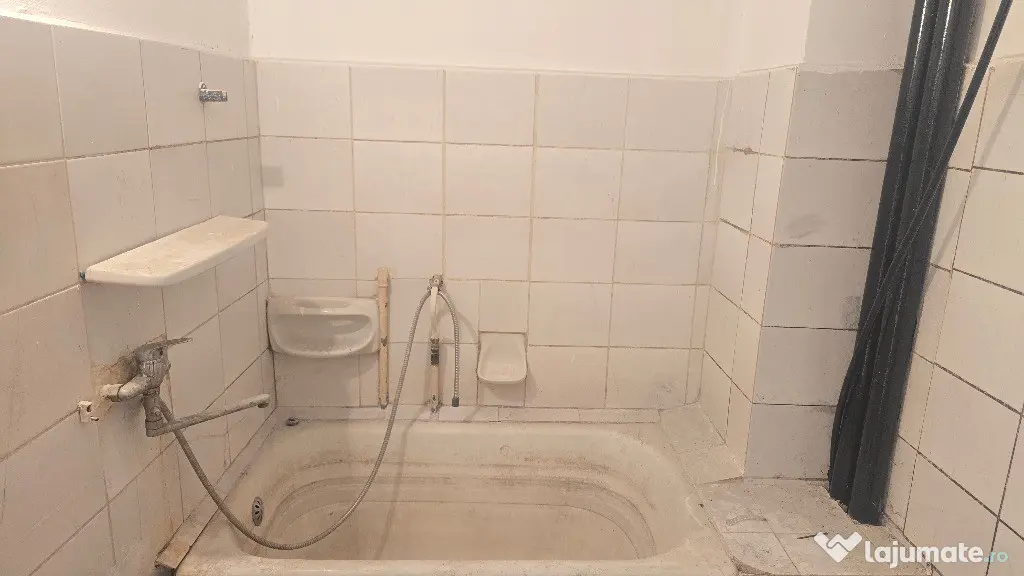 Vand apartament cu 2 camere transformat intr-un apartament cu 1 camera